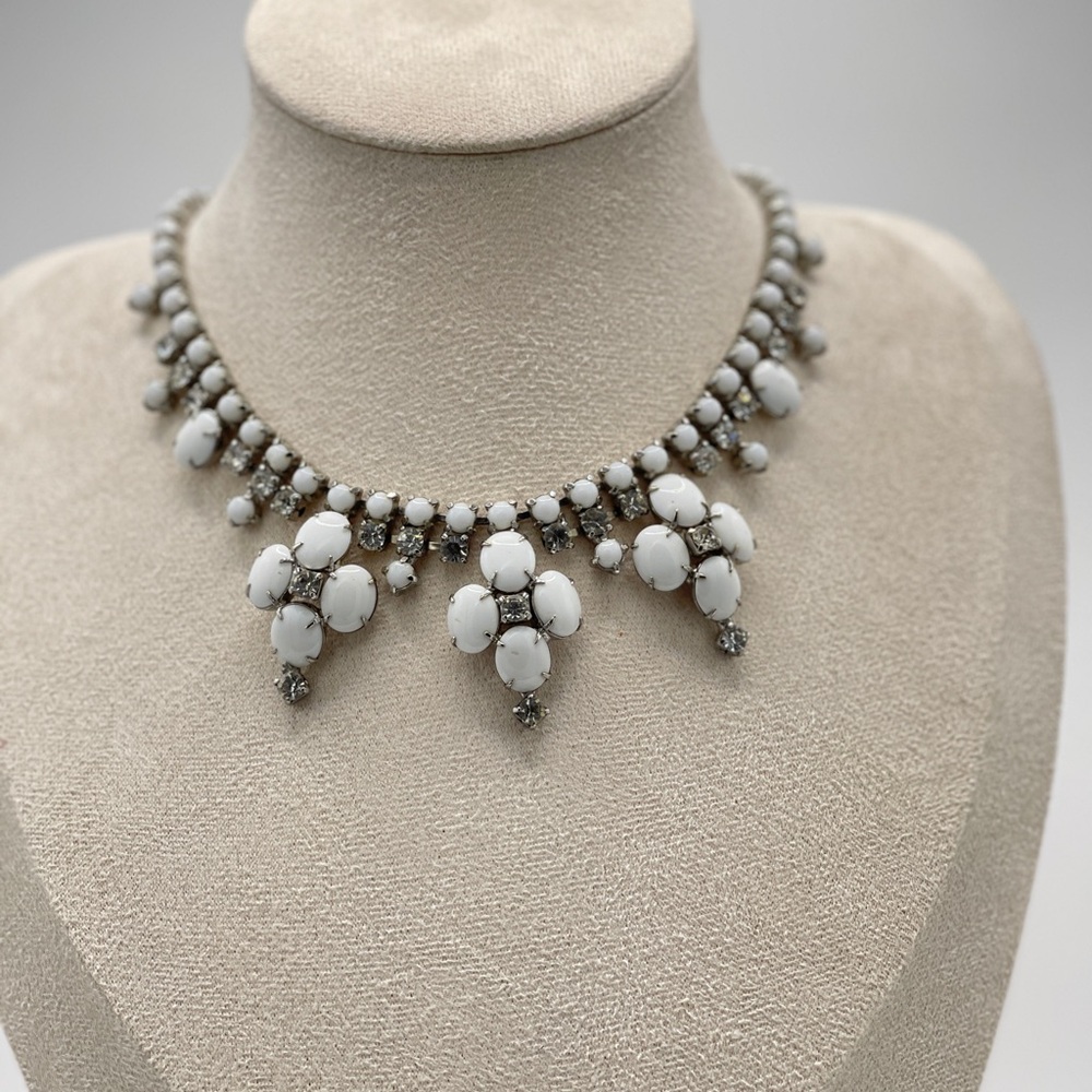 Vintage Unsigned kramer milk glass Necklace with earring clips